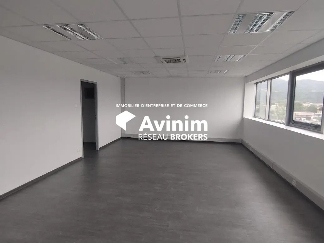 Bureau dans Scionzier à louer Photo de l’immeuble– Image 1 sur 2