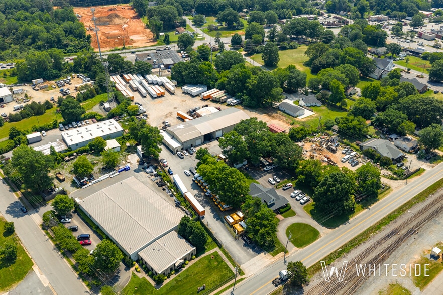 4420 Rozzelles Ferry Rd, Charlotte, NC à vendre - Photo de l’immeuble – Image 2 sur 8