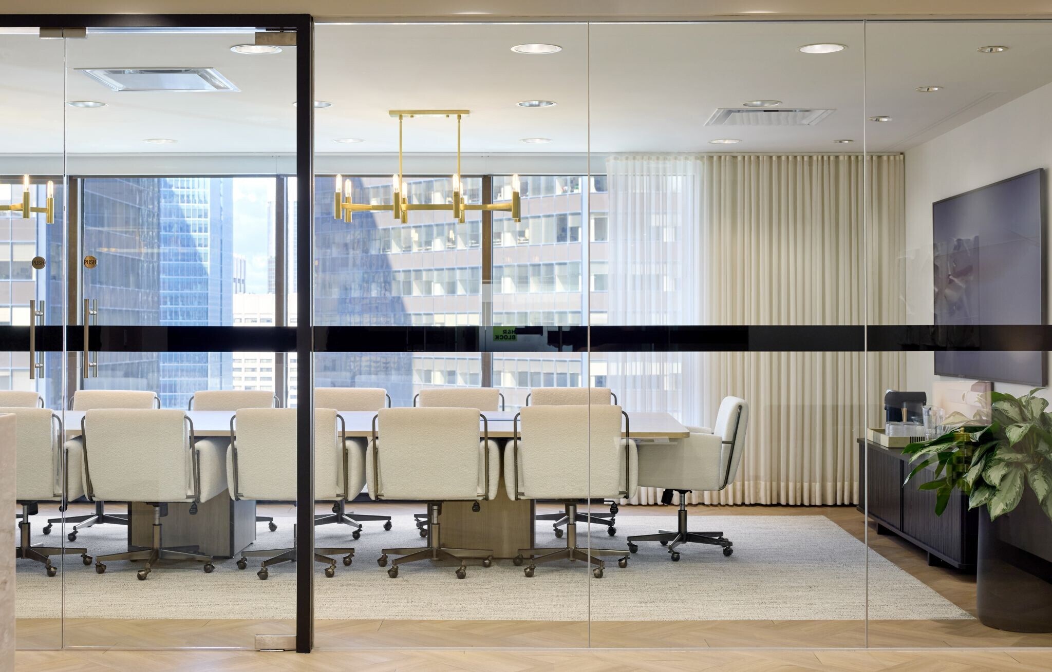 700 2 St SW, Calgary, AB à louer Photo de l’immeuble– Image 1 sur 10