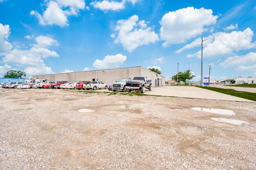 802 E Walnut St, Garland, TX à vendre - Photo de l’immeuble – Image 3 sur 11