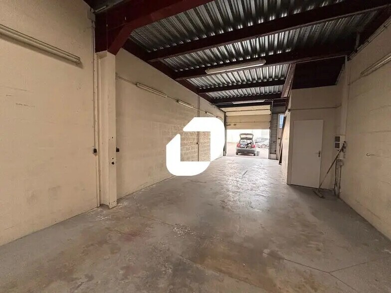 Local d’activités dans Villabé à louer - Photo de l’immeuble – Image 2 sur 12