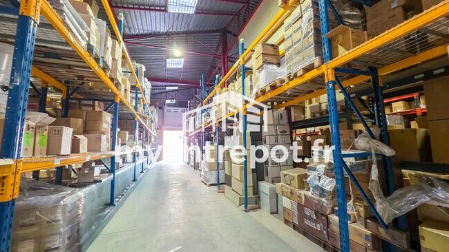 Plus de détails pour Local d'activités à louer