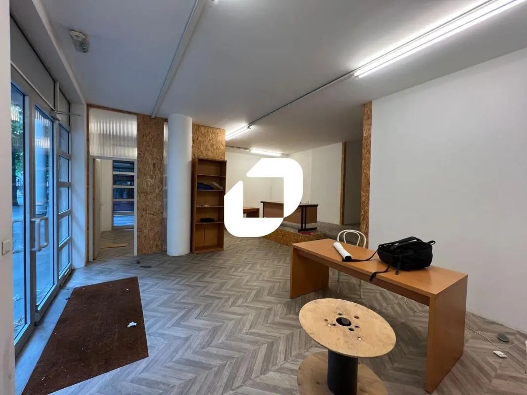 Bureau dans Paris à louer Photo de l’immeuble– Image 1 sur 9