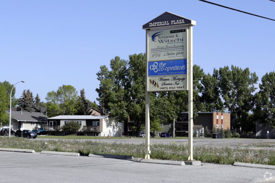 1035 Centre St S, High River, AB à louer - Photo de l’immeuble – Image 2 sur 4