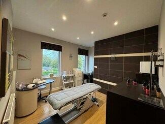 Plus de détails pour 71 Church St, Bolton - Local commercial à louer