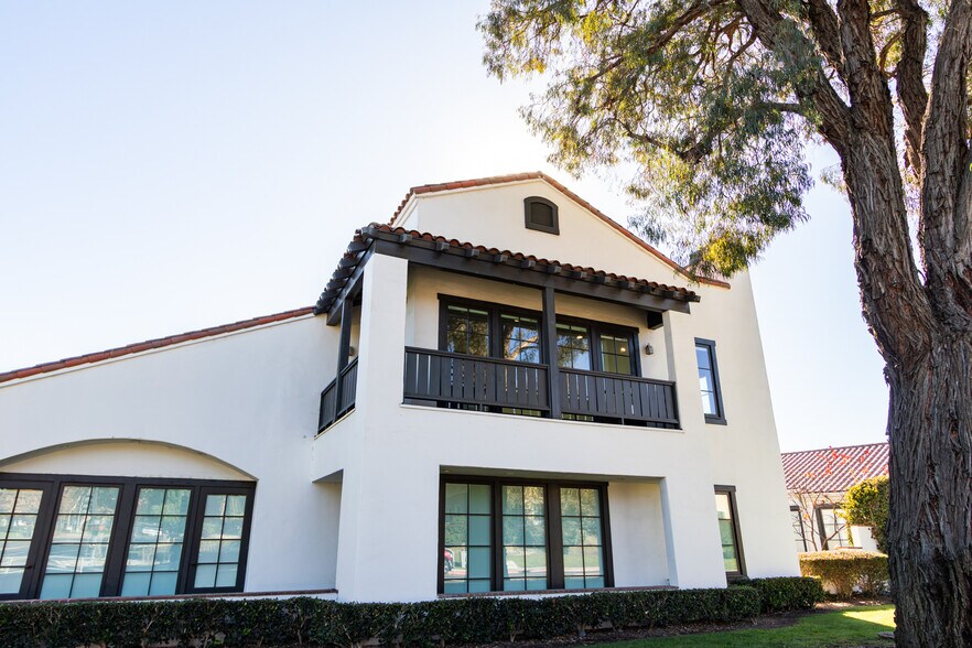 27322 Calle Arroyo, San Juan Capistrano, CA à louer - Photo de l’immeuble – Image 2 sur 21