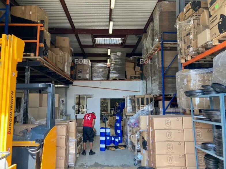 Local d'activités dans Boissy-Saint-Léger à vendre - Photo de l’immeuble – Image 2 sur 14