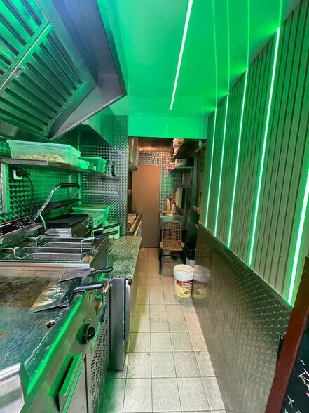 Local commercial dans Paris à louer - Photo intérieure – Image 2 sur 3