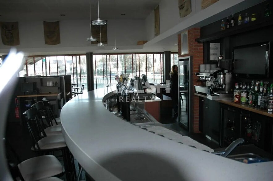 Local commercial dans Roanne à louer - Photo de l’immeuble – Image 3 sur 7