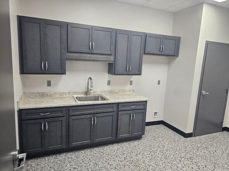 2000 Bob Wade NW ln, Huntsville, AL à louer - Photo de l’immeuble – Image 3 sur 25