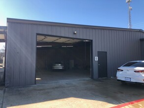 124 Industrial Dr, Boerne, TX à louer Photo de l’immeuble– Image 1 sur 6