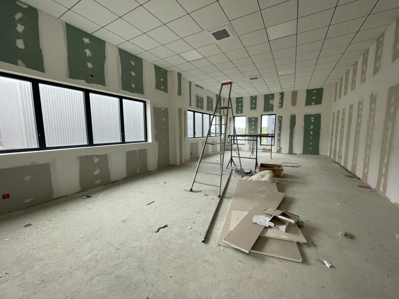 Bureau dans Tigery à louer - Photo de l’immeuble – Image 2 sur 18