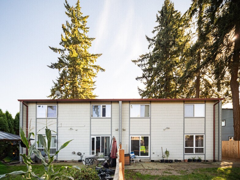 550 SE 5th Ave, Canby, OR à vendre - Photo de l’immeuble – Image 2 sur 18