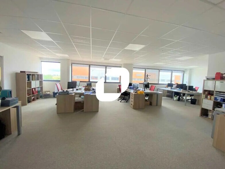 Bureau dans Romainville à louer - Photo de l’immeuble – Image 1 sur 2