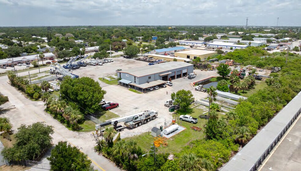 936 Old Dixie Hwy, Vero Beach, FL à louer - Photo de l’immeuble – Image 2 sur 16