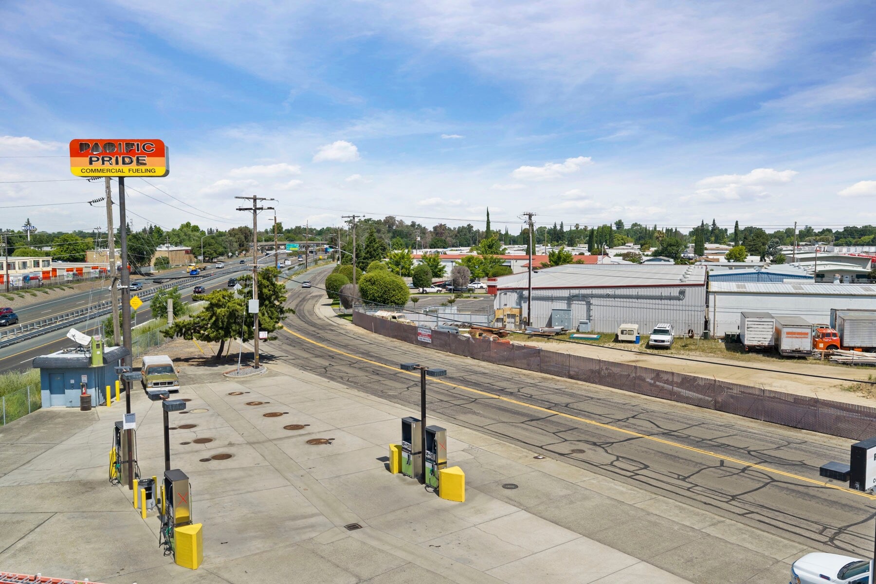 351 N Beckman Rd, Lodi, CA à louer Photo de l’immeuble– Image 1 sur 12