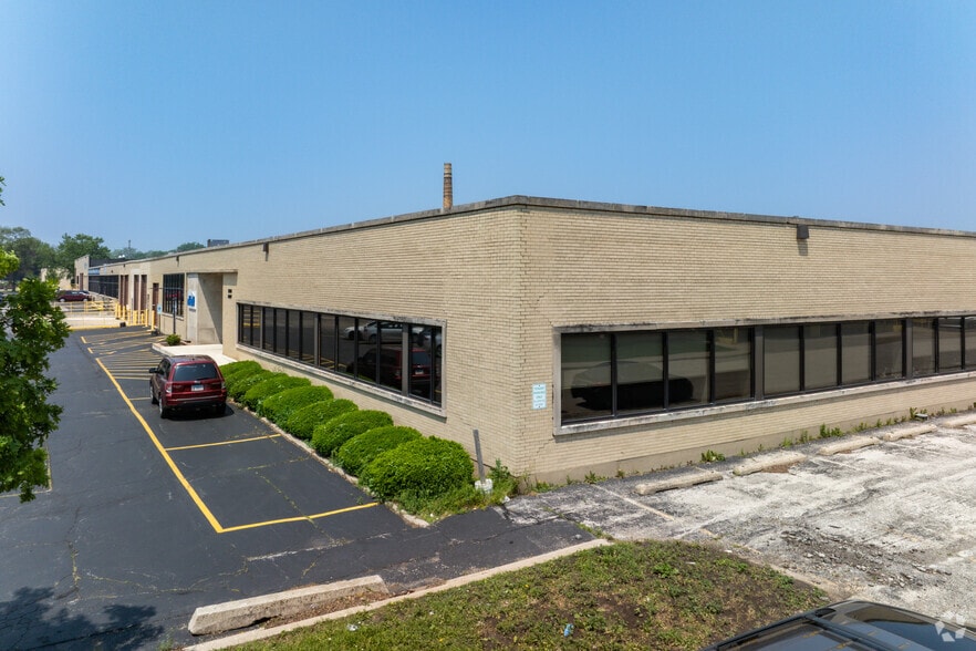3600-3690 W Pratt Ave, Lincolnwood, IL à louer - Photo principale – Image 1 sur 12