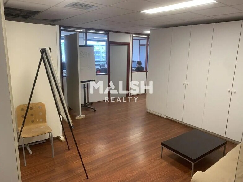 Bureau dans Villeurbanne à louer - Photo de l’immeuble – Image 2 sur 9