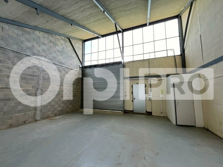 Local d'activités dans Nangis à vendre - Photo intérieure – Image 1 sur 9