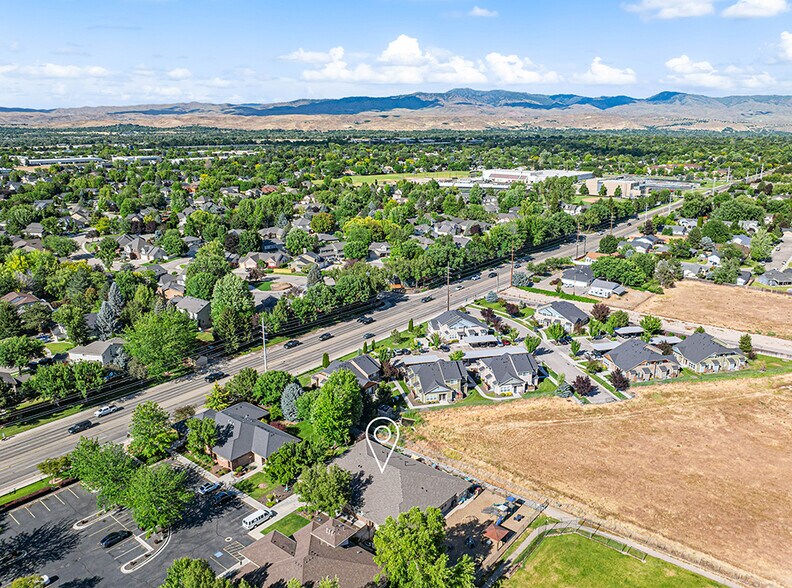 13013 W Persimmon Ln, Boise, ID à vendre - Photo de l’immeuble – Image 2 sur 23
