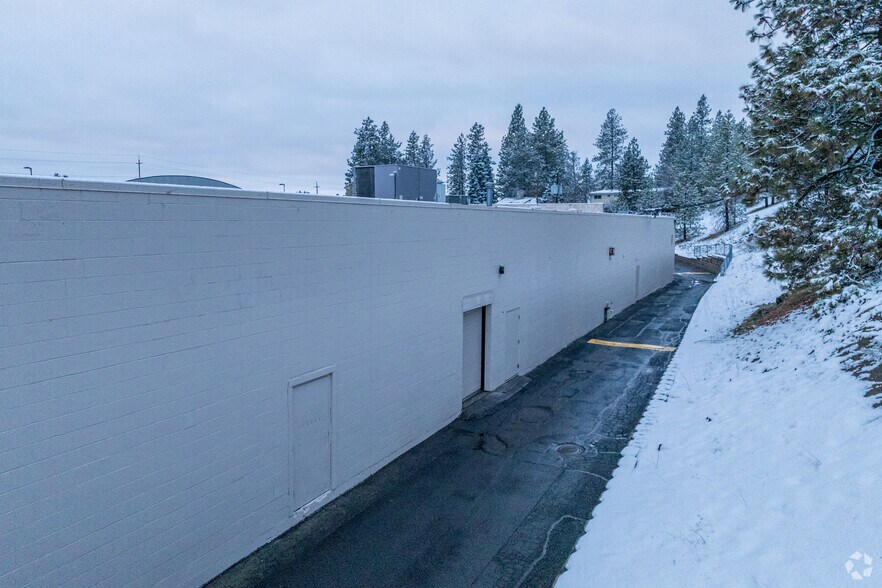 1816-1840 W Francis Ave, Spokane, WA à louer - Photo de l’immeuble – Image 2 sur 4