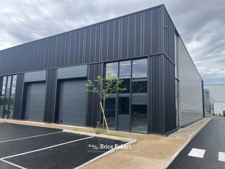 Local d'activités dans Trévoux à vendre - Photo de l’immeuble – Image 1 sur 6