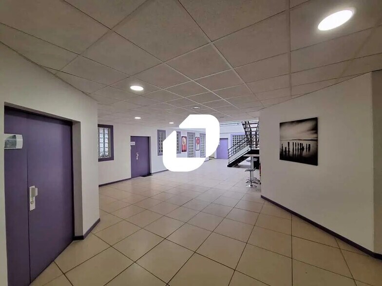 Bureau dans Chilly-Mazarin à louer - Photo de l’immeuble – Image 2 sur 9