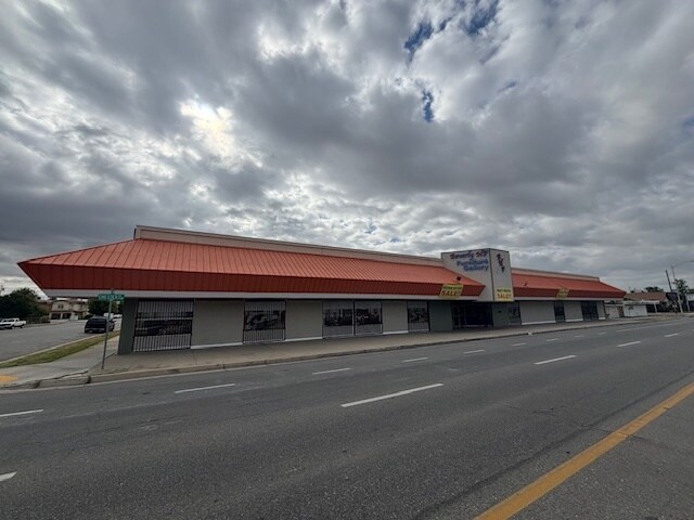 620 Chester Ave, Bakersfield, CA à louer - Photo de l’immeuble – Image 1 sur 22