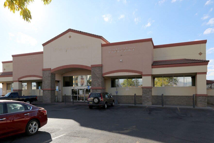 5201 Central Ave NE, Albuquerque, NM à louer - Photo de l’immeuble – Image 2 sur 5