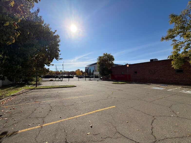 2523 Broadway, Sacramento, CA à vendre - Photo de l’immeuble – Image 2 sur 10