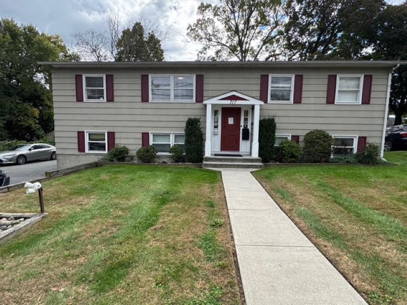 717 Broadway, Newburgh, NY à louer Photo principale– Image 1 sur 7