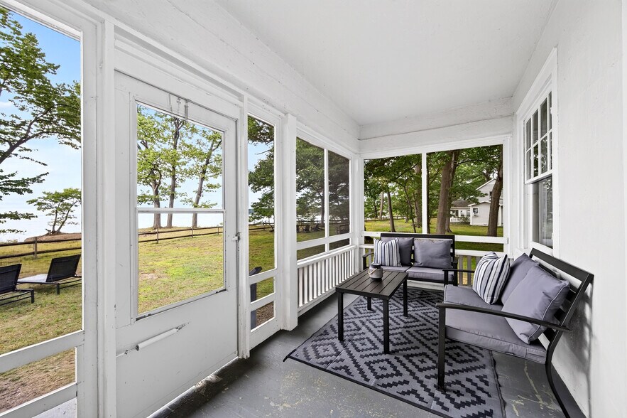 6 Lotus Bay rd, Irving, NY à vendre - Photo de l’immeuble – Image 2 sur 52