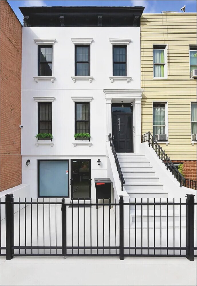 989 Halsey St, Brooklyn, NY à louer Photo principale– Image 1 sur 24
