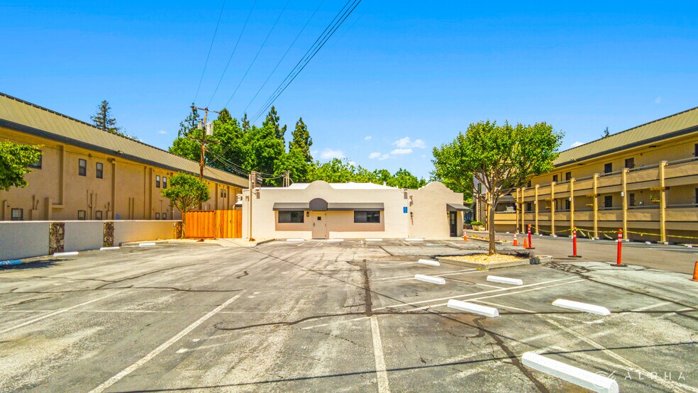 89 W El Camino Real, Mountain View, CA à louer - Photo de l’immeuble – Image 3 sur 5