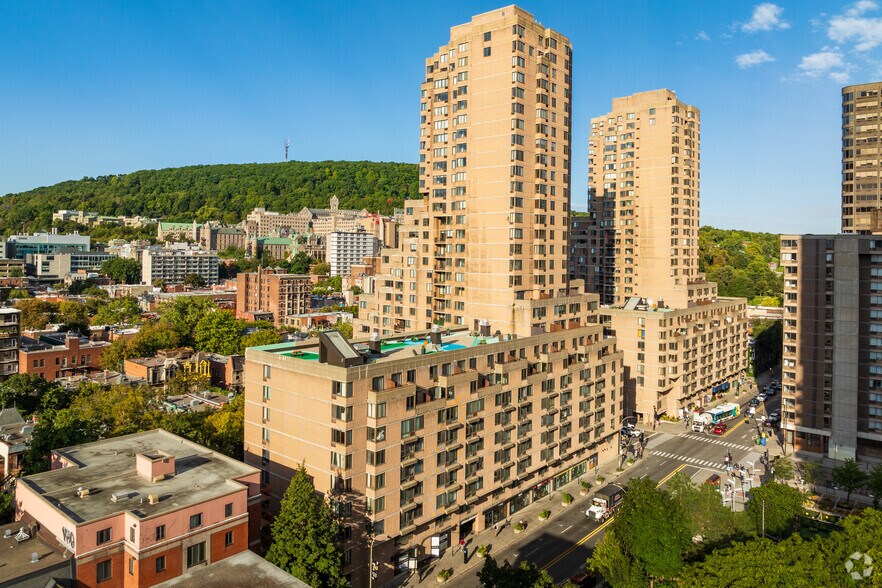 350 Rue Prince-Arthur O, Montréal, QC à louer - Photo de l’immeuble – Image 2 sur 34