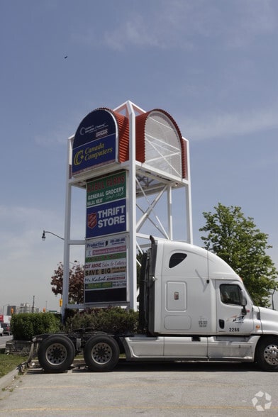 263 Queen St E, Brampton, ON à louer - Photo de l’immeuble – Image 2 sur 5