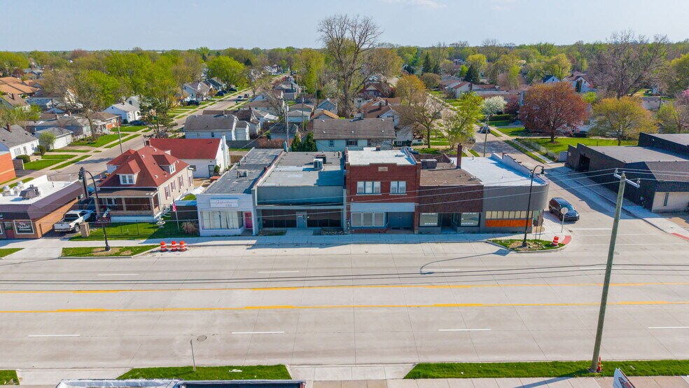 16914 E 9 Mile Rd, Eastpointe, MI à vendre - Photo de l’immeuble – Image 3 sur 19