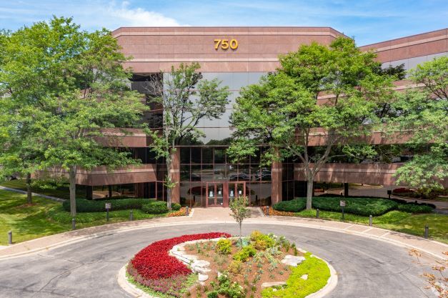 750 W Lake Cook Rd, Buffalo Grove, IL à louer Photo de l’immeuble– Image 1 sur 15