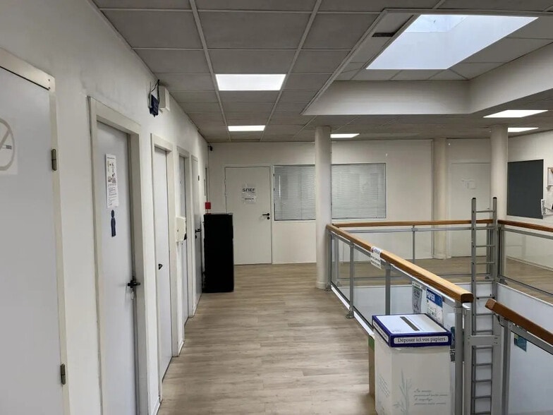 Bureau dans La Seyne-sur-Mer à vendre - Photo de l’immeuble – Image 3 sur 6