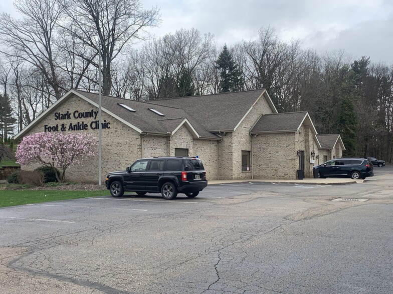 4503 Fulton Dr NW, Canton, OH à louer - Photo de l’immeuble – Image 1 sur 3