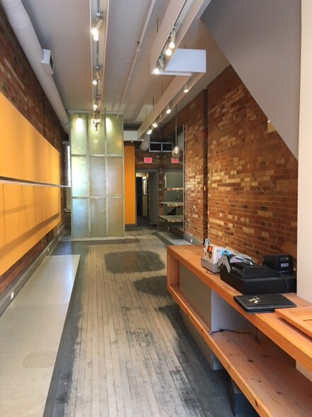 348 Queen St W, Toronto, ON à louer - Photo intérieure – Image 3 sur 5