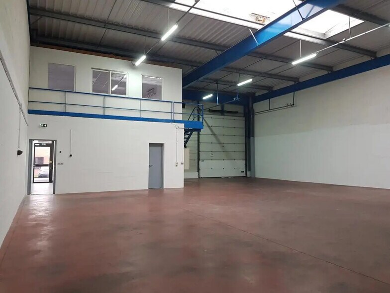 Industriel/Logistique dans Noisiel à louer - Photo de l’immeuble – Image 2 sur 7