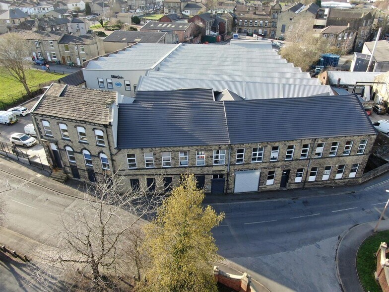 Balme Rd, Cleckheaton à louer - Photo de l’immeuble – Image 1 sur 10