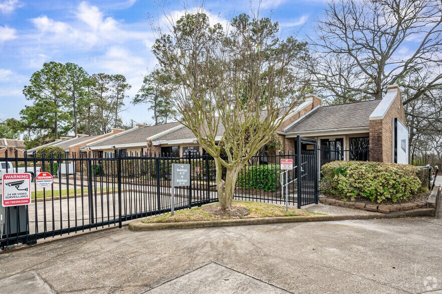 2611 FM 1960 Rd, Houston, TX à louer - Photo de l’immeuble – Image 3 sur 10