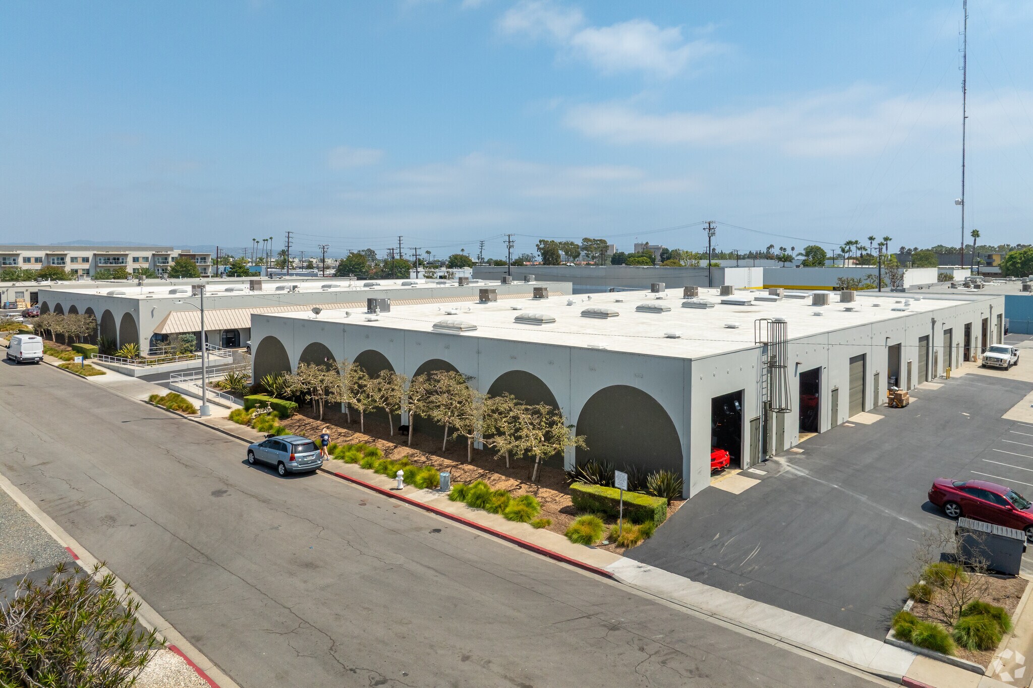 921-937 Newhall St, Costa Mesa, CA à louer Photo de l’immeuble– Image 1 sur 10
