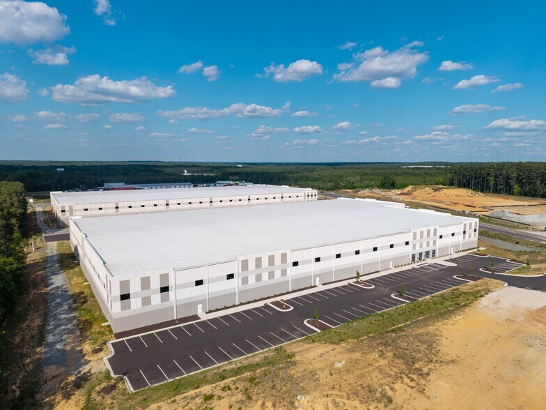 5300 Corporation Dr, Fayetteville, NC à louer - Photo de l’immeuble – Image 1 sur 6