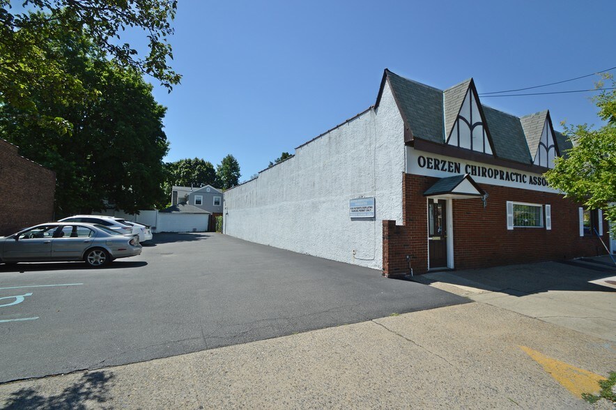 248-36 Jericho Tpke, Bellerose Village, NY à vendre - Photo de l’immeuble – Image 1 sur 6