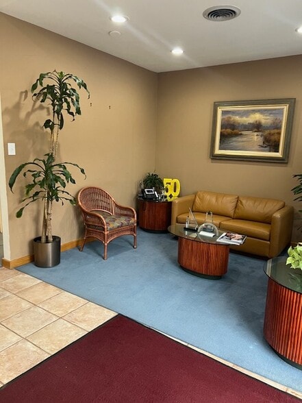 9876 Plano Rd, Dallas, TX à vendre - Hall d’entrée – Image 3 sur 16