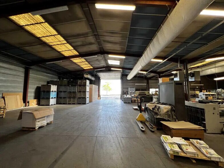 Local d'activités dans Bron à vendre - Photo de l’immeuble – Image 3 sur 4