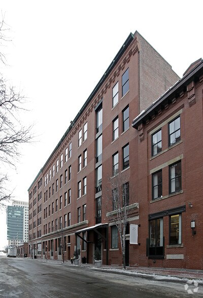 35 Thomson Pl, Boston, MA à louer - Photo de l’immeuble – Image 2 sur 10